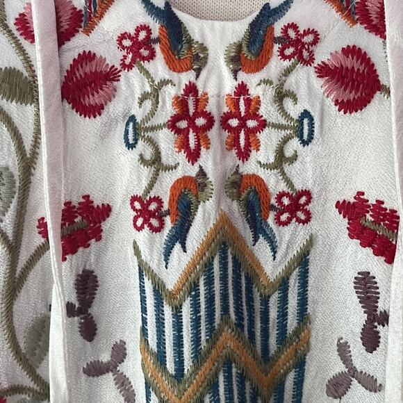 Johnny Was Biya Blair Satin Tunic Blouse Women’s medium Embroidered Ivory Boho - Picture 3 of 12